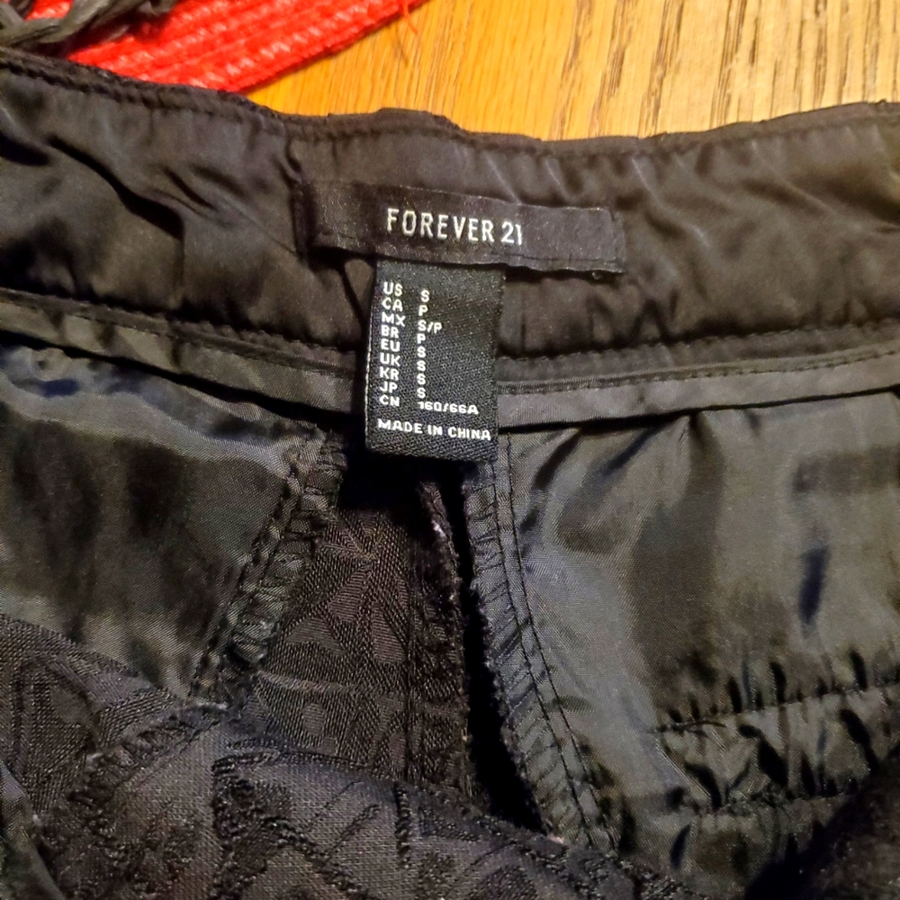 Shorts - Picture 3 of 3